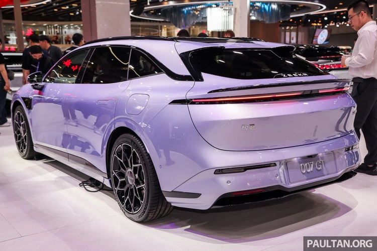 Zeekr 007 GT trình làng tại Triển lãm ô tô Thượng Hải 2025, 2 tùy chọn dẫn động RWD, AWD và giá từ 725 triệu đồng