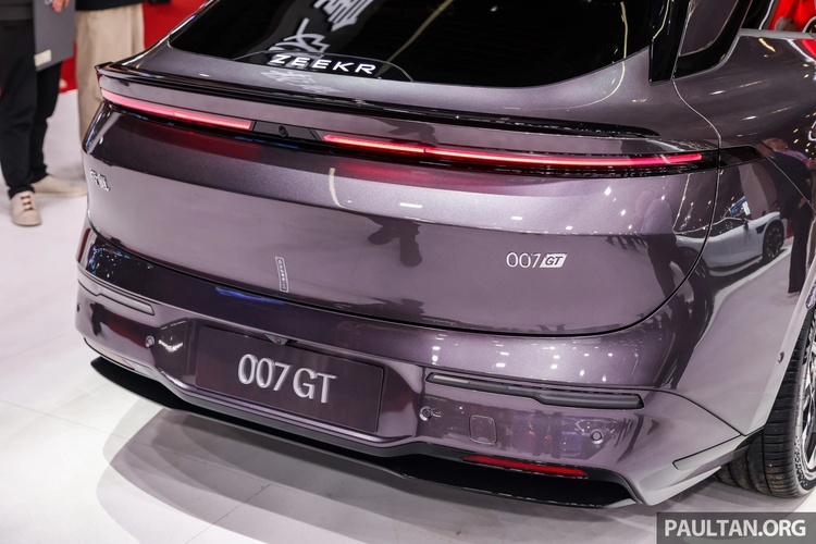 Zeekr 007 GT trình làng tại Triển lãm ô tô Thượng Hải 2025, 2 tùy chọn dẫn động RWD, AWD và giá từ 725 triệu đồng