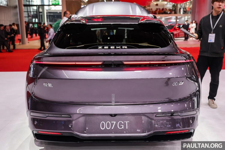 Zeekr 007 GT trình làng tại Triển lãm ô tô Thượng Hải 2025, 2 tùy chọn dẫn động RWD, AWD và giá từ 725 triệu đồng