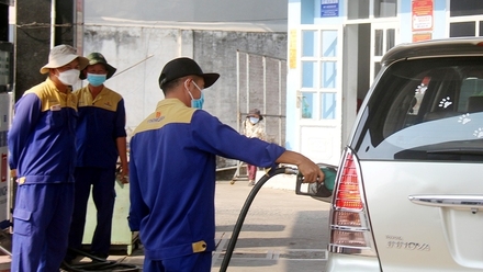 Giá xăng E5 RON92 về dưới 19.000 đồng/lít từ chiều 08/05