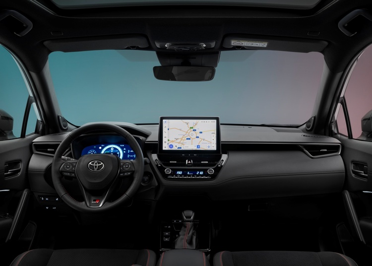 toyota-corolla-cross-gr-sport-2025-12.jpg