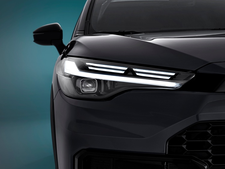 toyota-corolla-cross-gr-sport-2025-9.jpg