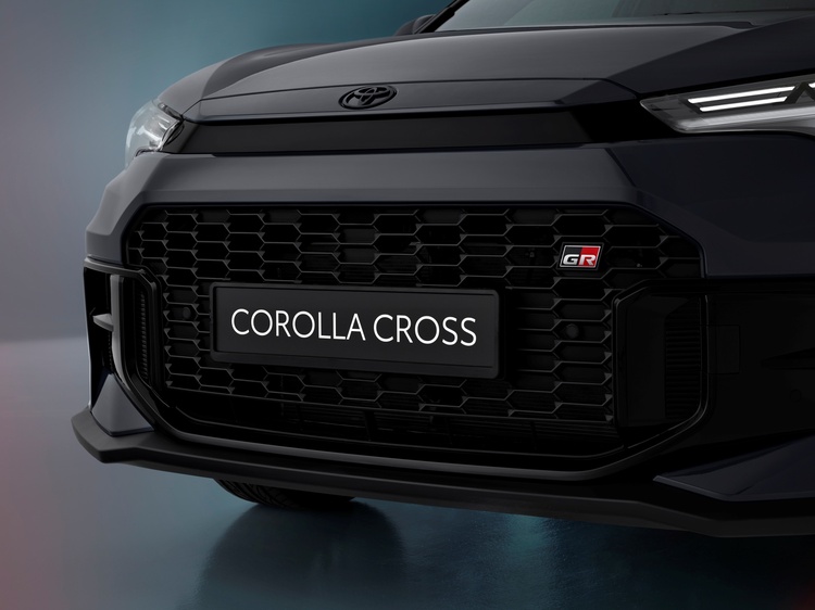 toyota-corolla-cross-gr-sport-2025-11.jpg