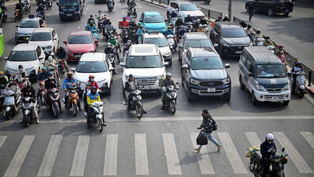 Ôtô dừng chờ quá vạch bị phạt 18-20 triệu đồng như vượt đèn đỏ