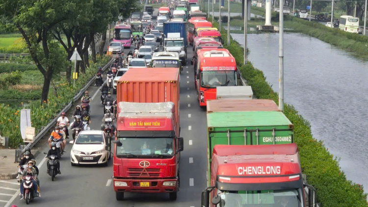 Kiến nghị tách làn xe cơ giới và thô sơ trên quốc lộ