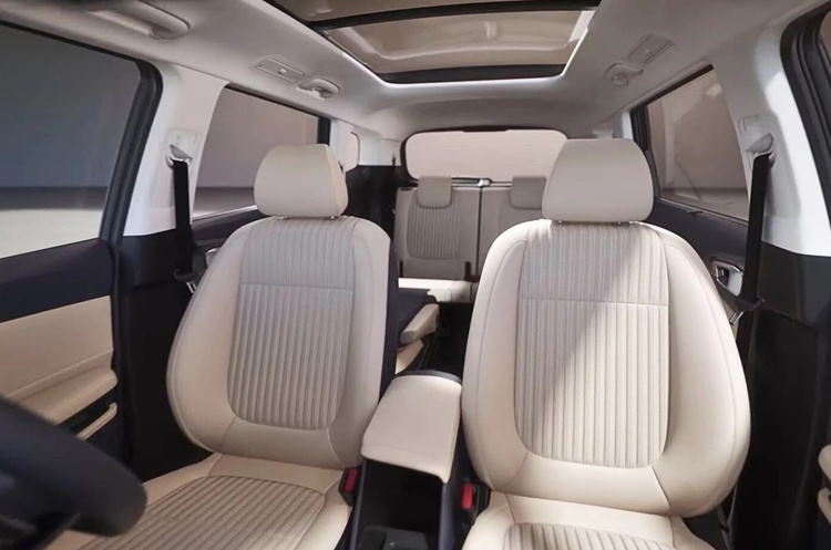 kia-carens-clavis-2025-8.jpg