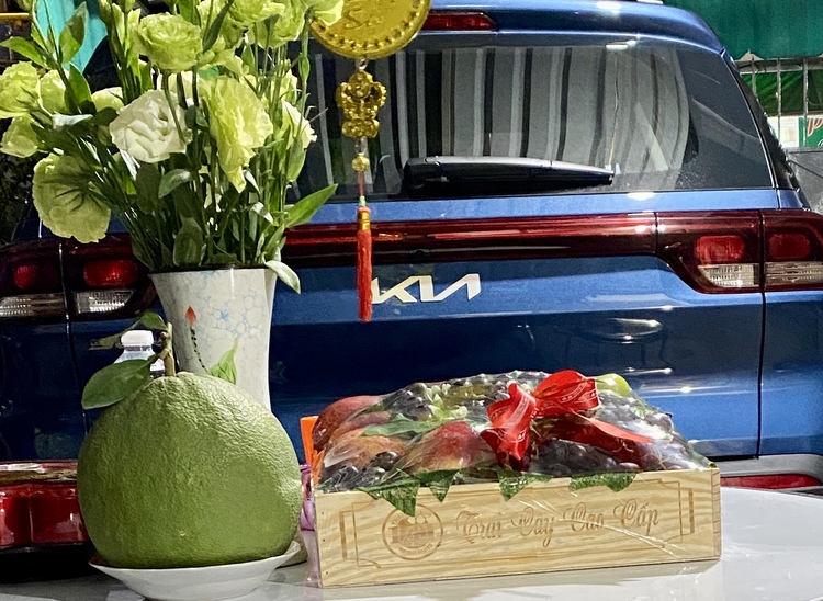 Kính chắn gió Altis 2008 tự nứt sau gần 18 năm