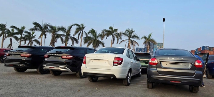 xe-lada-cap-cang-vn-3.jpg