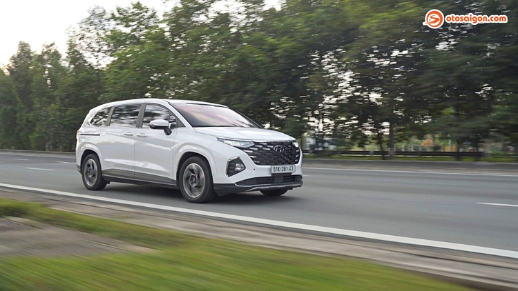 rolling-hyundai-custin-2-0-t-9.jpg