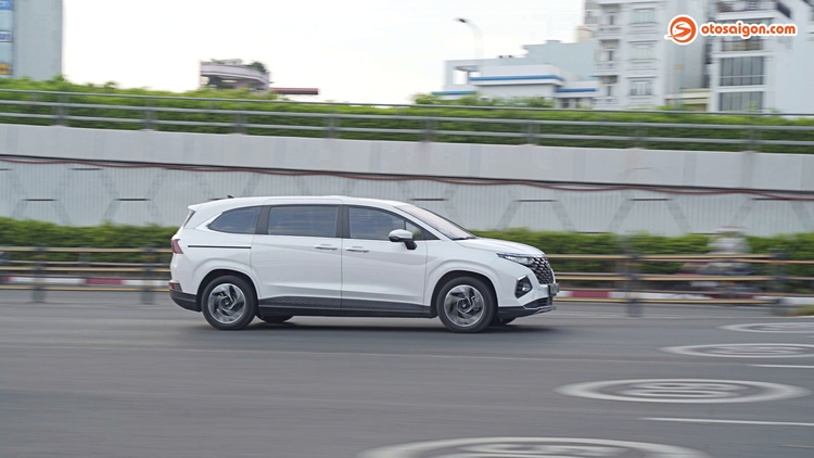 rolling-hyundai-custin-2-0-t-12.jpg