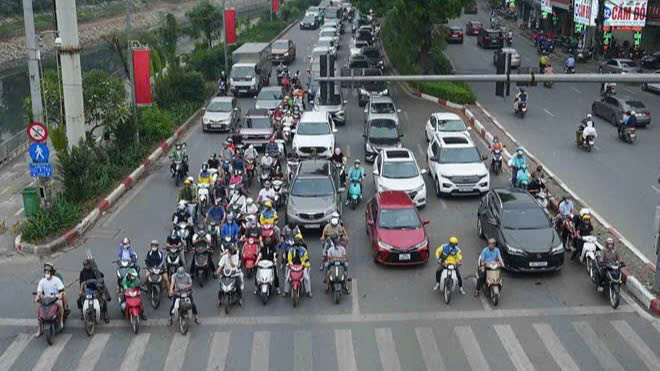 Cục Cảnh sát giao thông giải thích việc dừng đèn đỏ cán vạch bị xử phạt đến 20 triệu đồng
