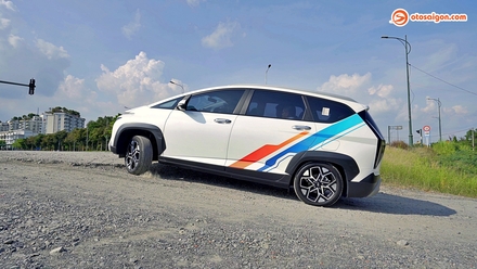 Thử thách chở 7 người, leo dốc, vượt xe – Liệu có làm khó được Hyundai Stargazer X?