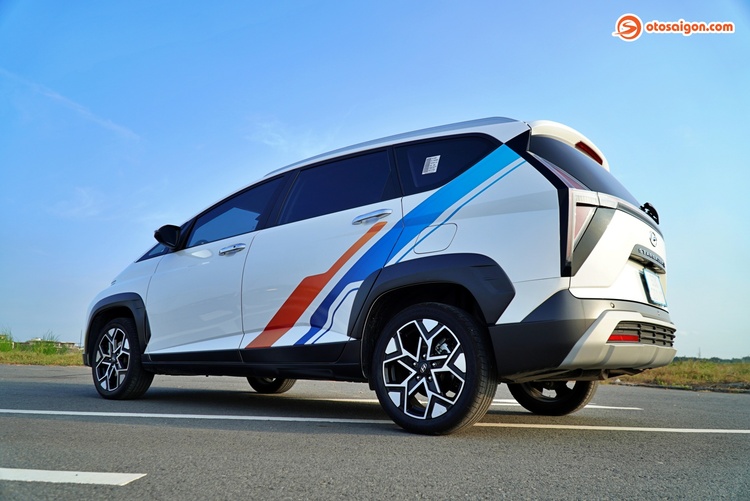 os-hyundai-stargazer-x-116.jpg