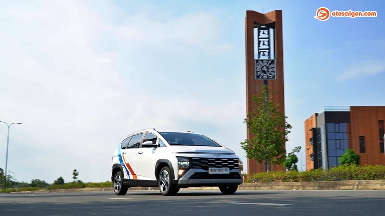 os-hyundai-stargazer-x-71.jpg