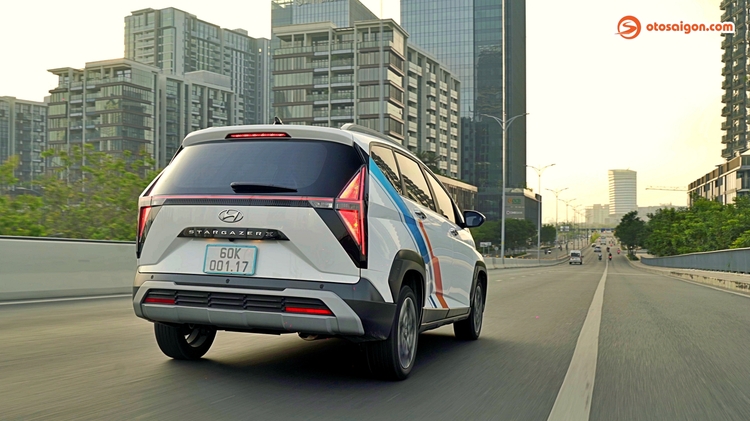os-hyundai-stargazer-x-32.jpg