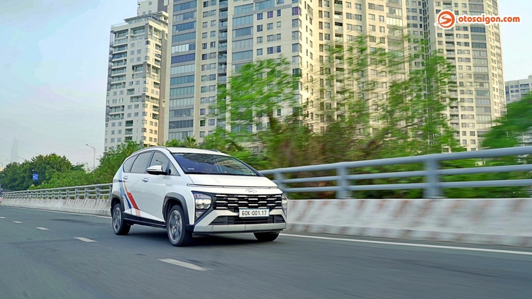 os-hyundai-stargazer-x-43.jpg