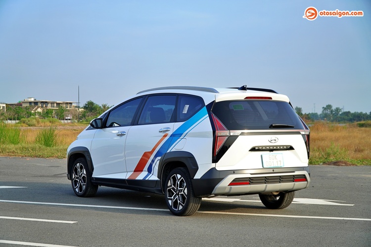 os-hyundai-stargazer-x-107.jpg