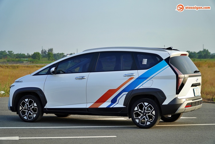 os-hyundai-stargazer-x-113.jpg