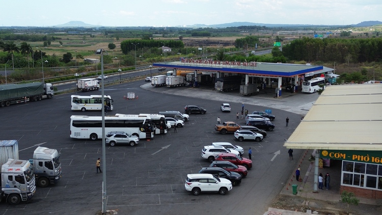 Ngăn vứt rác xuống đường cao tốc bằng cách nào?