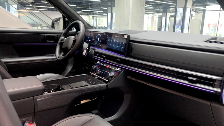 hyundai-santa-fe-giam-200-trieu-dong-3.jpg