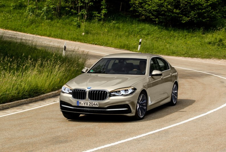 BMW 520i nâng cấp gói Luxury line