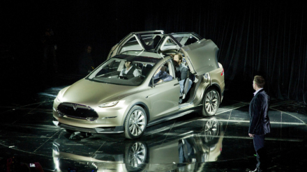 tesla-model-x-02-1363010622.jpg