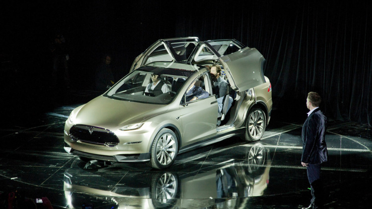 Tesla Model X cực đỉnh nhưng giá ngất ngưỡng