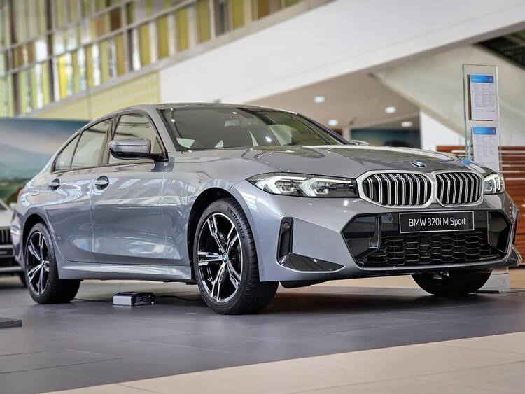 Chào Hè sôi động với ưu đãi lên đến 100% lệ phí trước bạ khi sở hữu xe sang BMW