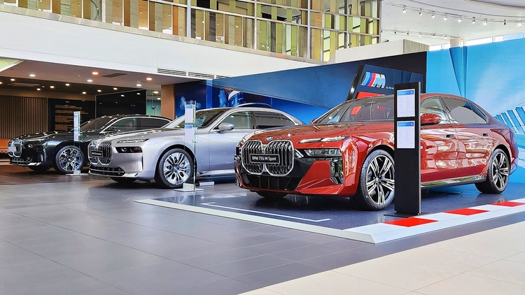 Chào Hè sôi động với ưu đãi lên đến 100% lệ phí trước bạ khi sở hữu xe sang BMW