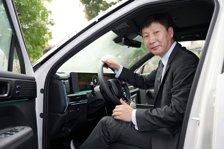 Hyundai Santa Fe - Kim Sang-sik (3).jpg