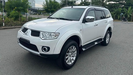 Hộp số Pajero Sport 2013 bị rò rỉ nhớt, nên vào hãng hay gara bên ngoài xử lý?