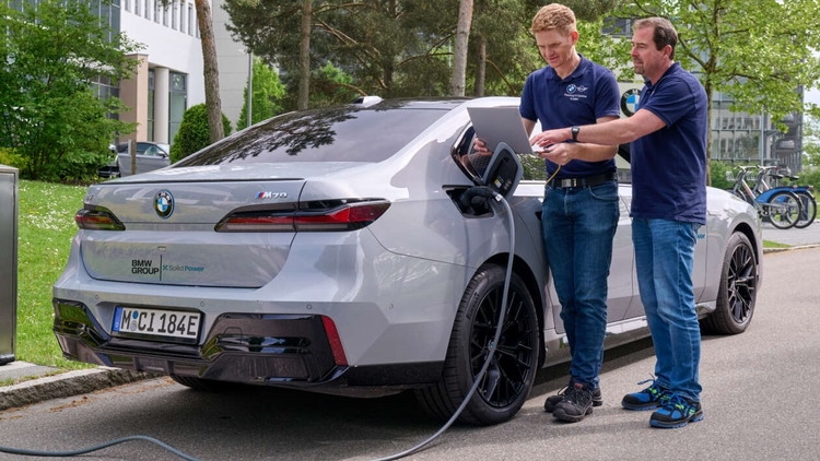 BMW-i7-test-vehicle-solid-state-battery-tech-2-1260x788.jpg
