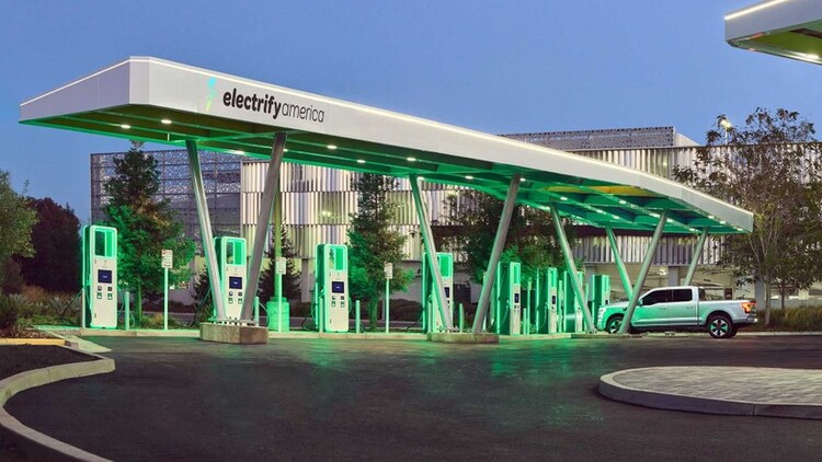 the-2022-ford-f-150-lightning-electric-truck-charging-at-electrify-america-s-200th-charging-st...jpg