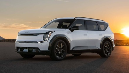 SUV điện Kia EV9 2026 được giảm giá mạnh nhưng lại thêm trang bị và tăng sức mạnh