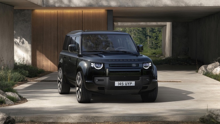 Land Rover làm mới Defender 2026: Đèn pha được cải tiến, màn hình cảm ứng 13,1 inch lớn hơn