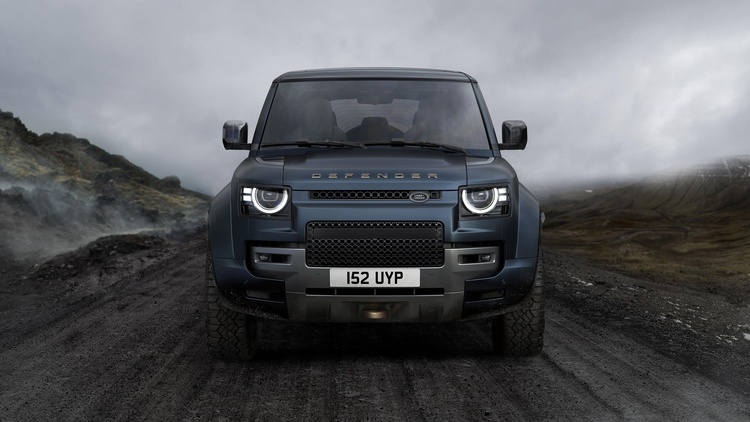 Land Rover làm mới Defender 2026: Đèn pha được cải tiến, màn hình cảm ứng 13,1 inch lớn hơn