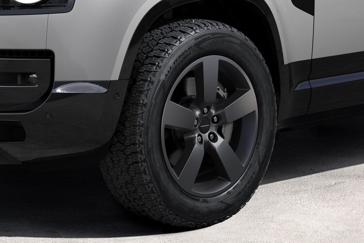 Land Rover làm mới Defender 2026: Đèn pha được cải tiến, màn hình cảm ứng 13,1 inch lớn hơn