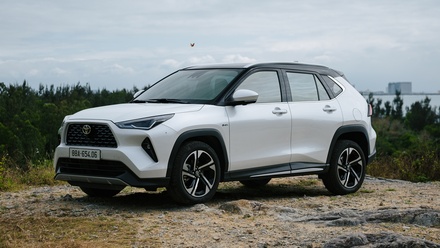Triệu hồi 1.489 xe Toyota Yaris Cross HEV để kiểm tra, sửa chữa lớp keo lót kính nóc toàn cảnh