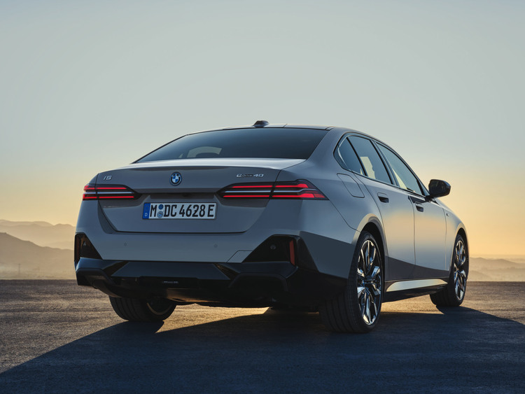 bmw-5-series-2025-2.jpg