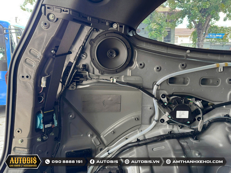 Hyundai Custin hoàn hảo hơn khi nâng cấp âm thanh và cách âm tại Autobis