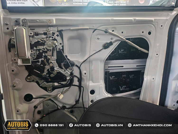Hyundai Custin hoàn hảo hơn khi nâng cấp âm thanh và cách âm tại Autobis Hyundai Custin hoàn hảo hơn khi nâng cấp âm thanh và cách âm tại Autobis