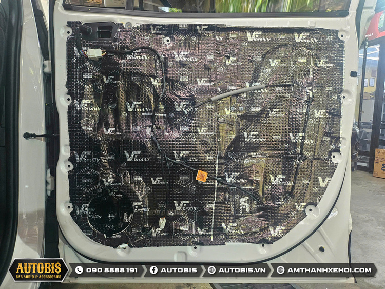 Hyundai Custin hoàn hảo hơn khi nâng cấp âm thanh và cách âm tại Autobis Hyundai Custin hoàn hảo hơn khi nâng cấp âm thanh và cách âm tại Autobis