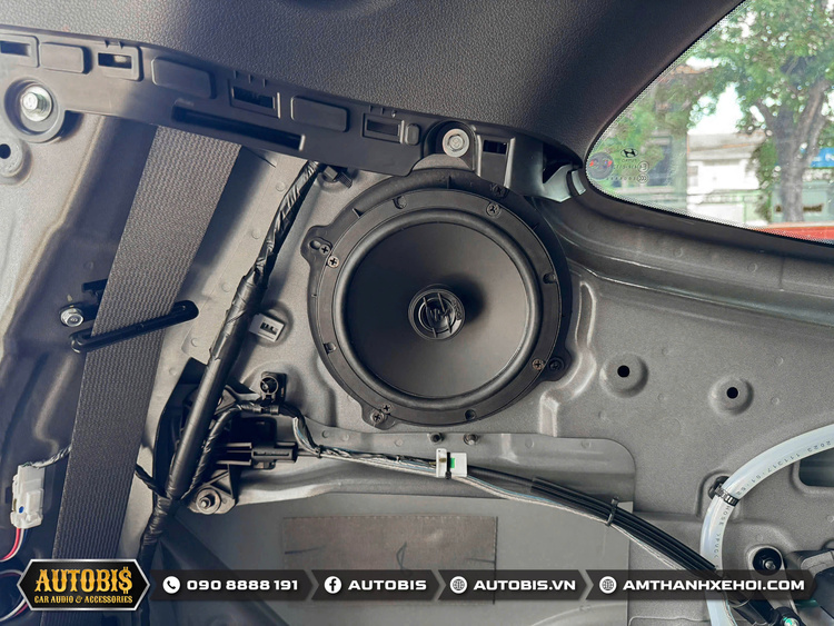 Hyundai Custin hoàn hảo hơn khi nâng cấp âm thanh và cách âm tại Autobis Hyundai Custin hoàn hảo hơn khi nâng cấp âm thanh và cách âm tại Autobis