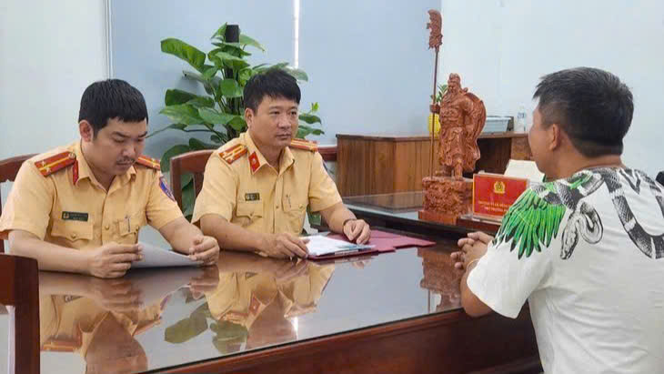 "Thế thân" nộp phạt vi phạm giao thông bị cảnh sát nhận diện ngay