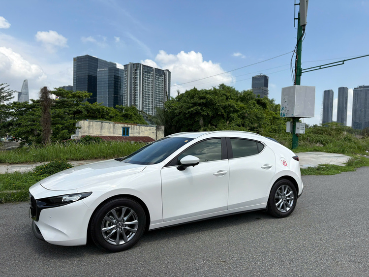 Mazda 3 Sport 1.5 Luxury 2023 - 21.000km