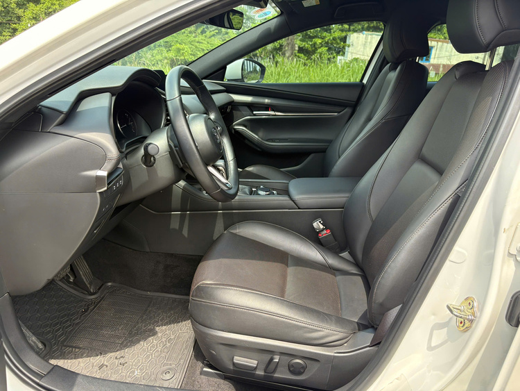 Mazda 3 Sport 1.5 Luxury 2023 - 21.000km