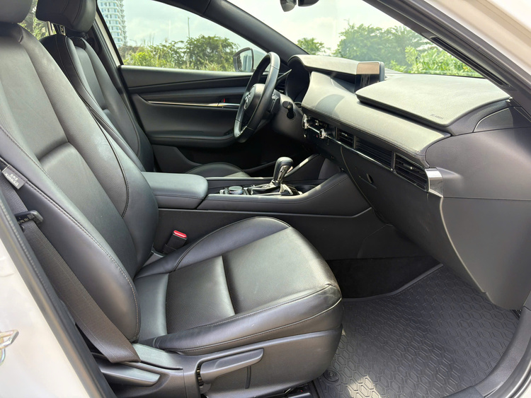 Mazda 3 Sport 1.5 Luxury 2023 - 21.000km