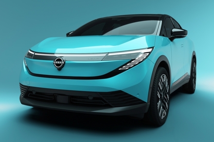 Nissan_Global_press_new-model_March25_01.jpg