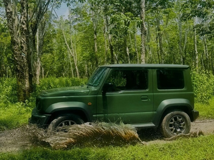Hành trình tìm kiếm niềm vui và tự do sau tay lái Suzuki Jimny