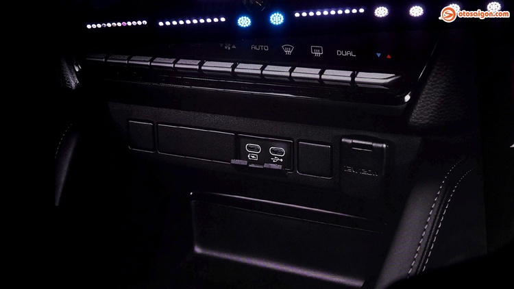 Isuzu mu-X 2025 ra mắt VN với 5 phiên bản, chốt giá từ 928 triệu đồng